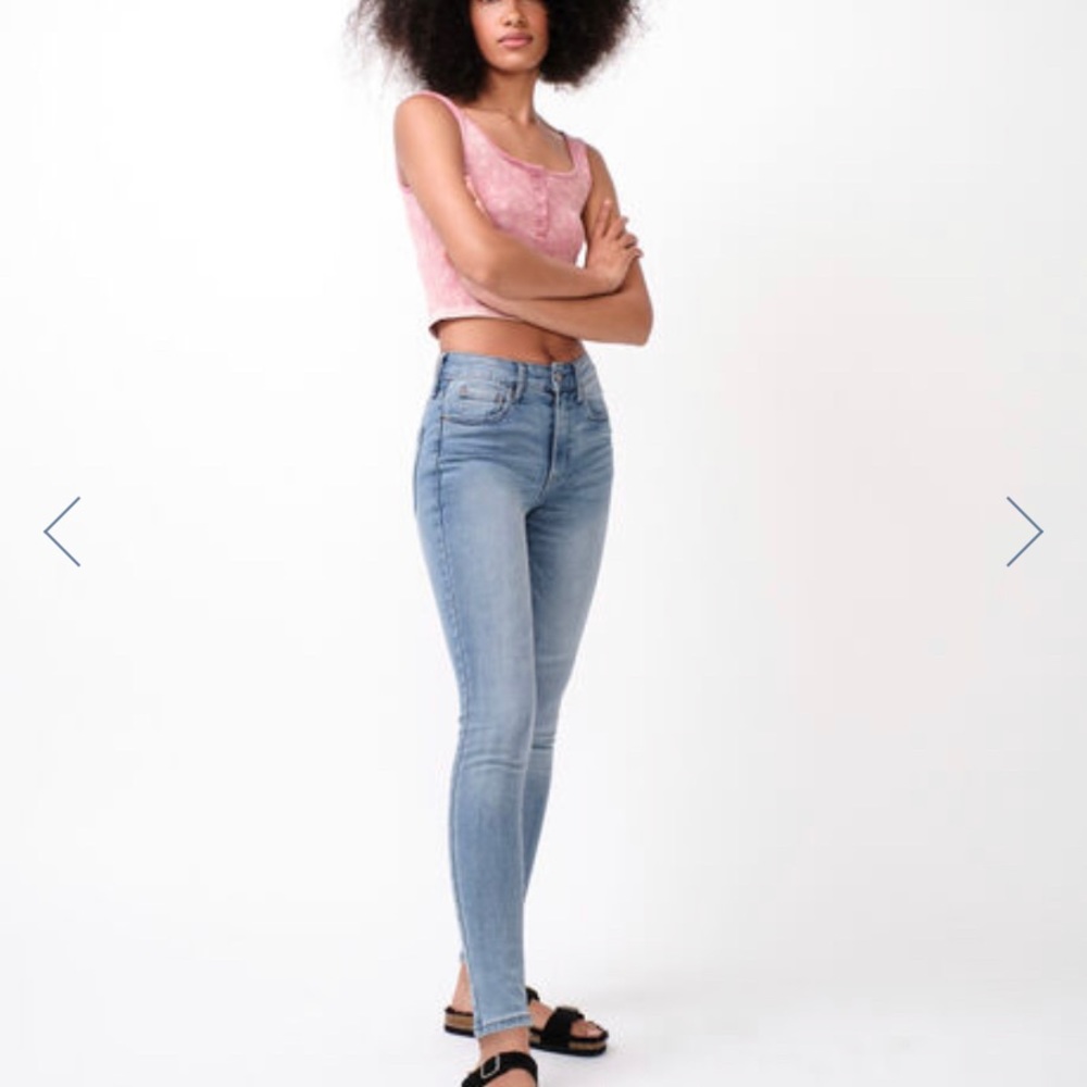 Seriously stretchy- low rise jegging